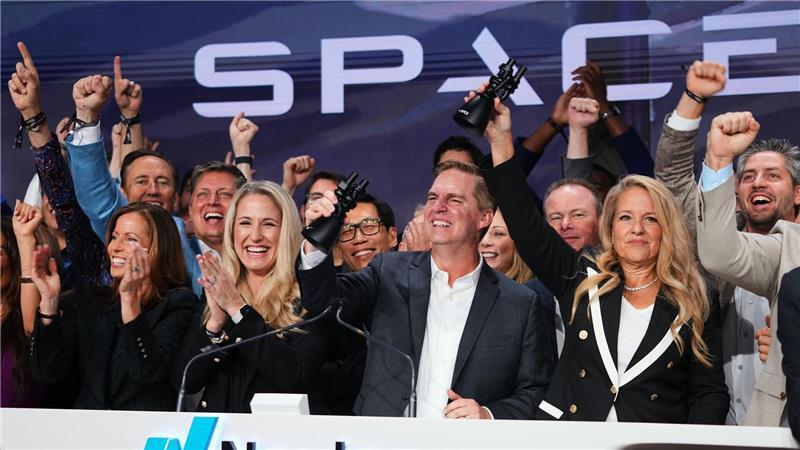 Manager von SpaceX läuteten das Börsendebüt an der Technologiebörse Nasdaq ein. (Archivbild)