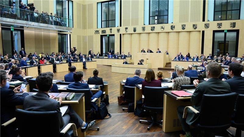 Honig, Pflege, Bauen: Was der Bundesrat beschlossen hat Manche Entscheidungen des Bundesrats haben direkte Auswirkungen auf den Alltag der Menschen im Land.
