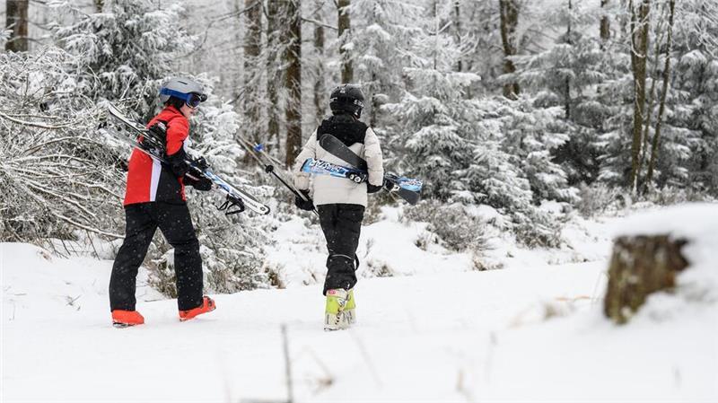 Eisig kalte Nächte mit teils minus 15 Grad erwartet Manche nutzen das Wetter für Wintersport.