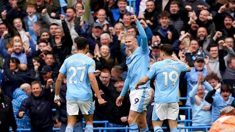 Manchester City übernimmt zumindest für einen Tag an die Tabellenspitze.