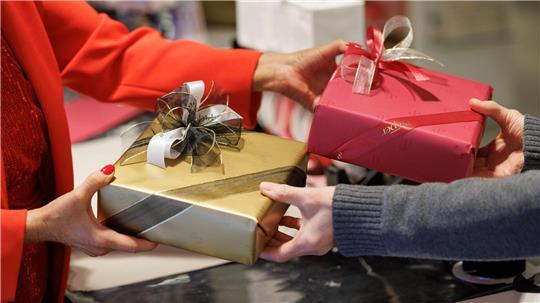 Manchmal geht’s zurück: Ein Umtausch im Geschäft ist meist nur auf Kulanz möglich, bei mangelhafter Ware bestehen jedoch gesetzliche Ansprüche.