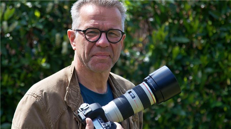 Manfred Galle stellt seine Fotografien in den Räumen der Hospizgruppe Buxtehude aus.