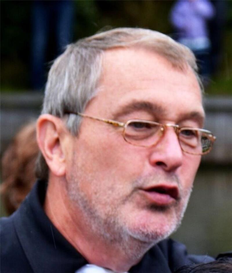 Familienvater stirbt beim Deichbrand: Wie ein Notfallseelsorger hilft Manfred Lea, Pastor im Ruhestand, gründete 2012 die Deichbrand-Notfallseelsorge und half auch diesmal in den Akutsituationen (Archivfoto).