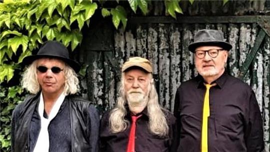 Manni Kretschmann, Rolf Brockhoff und Ossi Merkel (von links): Die Cuxhavener Band MischMasch spielt live Songs quer durch die Bank.
