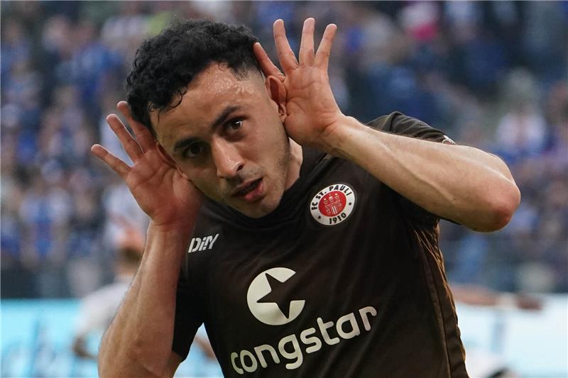 Siebter Test, siebter Sieg: FC St. Pauli gewinnt auch gegen Hapoel Manolis Saliakas vom FC St. Pauli erzielte im Test gegen Hapoel Tel Aviv einen Treffer. Foto: Marcus Brandt/dpa