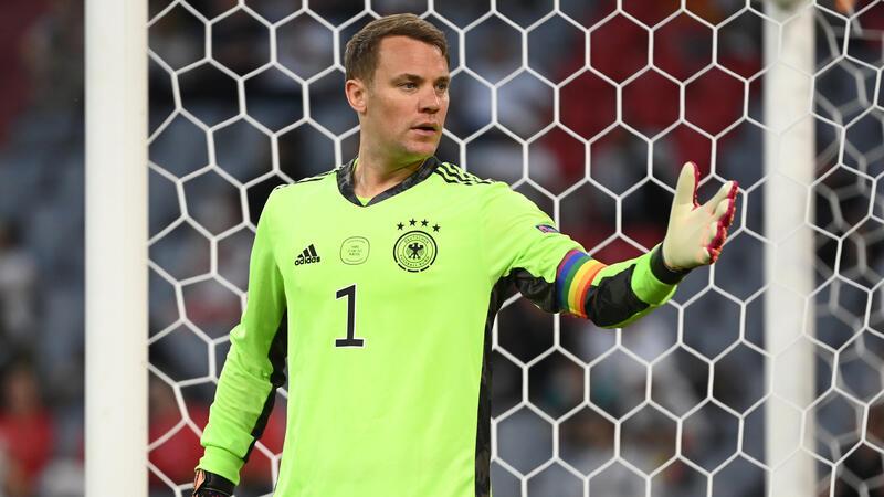 Kimmich neuer DFB-Kapitän? Das ist die turbulente Geschichte der Binde Torhüter Manuel Neuer (Deutschland) gestikuliert.
