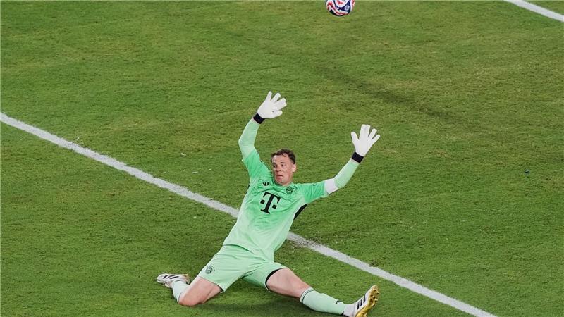 Manuel Neuer kann das Tor zum 1:1 nicht verhindern.
