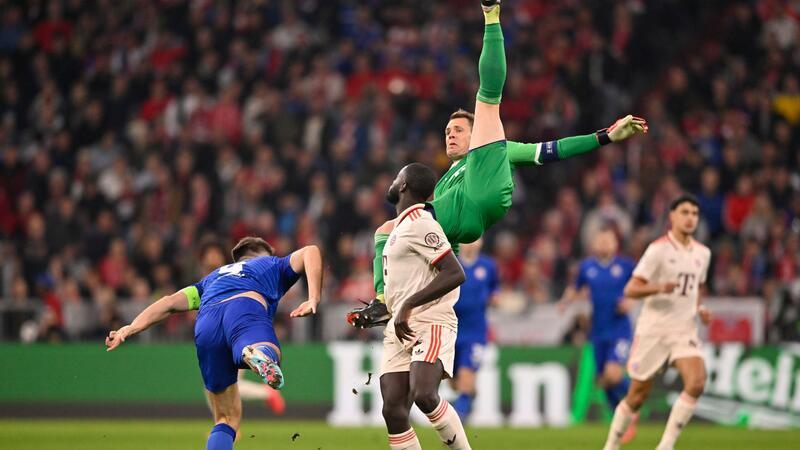 Kane kommt bei Rekord-Show ins Grübeln - „Fuß auf Gaspedal“ Manuel Neuer (oben) gibt nach seiner Auswechslung Entwarnung.