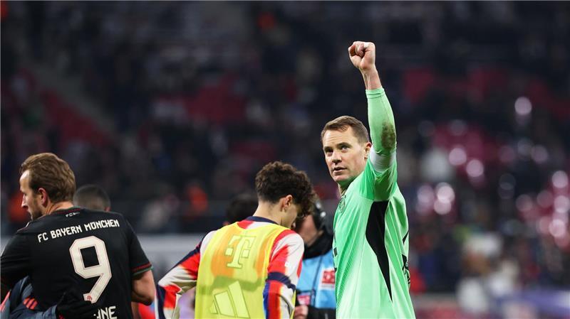 Nagelsmann bedauert ter Stegens Pech - Dynamik um Neuer? Manuel Neuer (r) zeigt aktuell starke Leistungen bei den Bayern, schloss eine DFB-Rückkehr bisher stets aus.