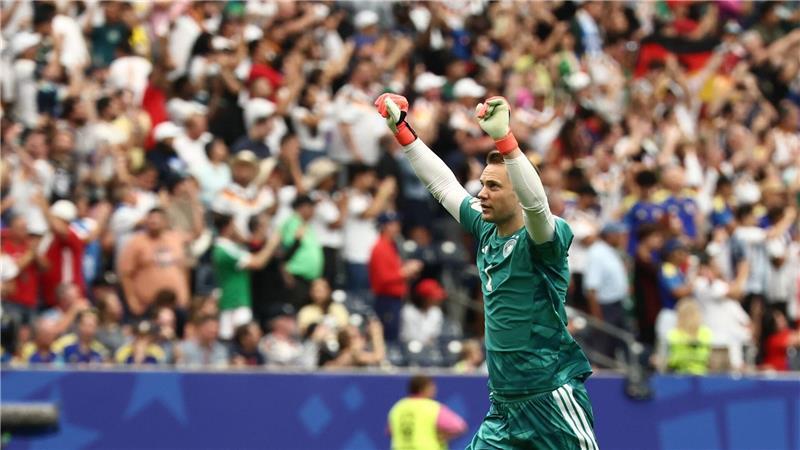 Manuel Neuer mit Comeback WM-Rekordtorwart Manuel Neuer schrieb mit seinem Comeback Fußball-Geschichte.