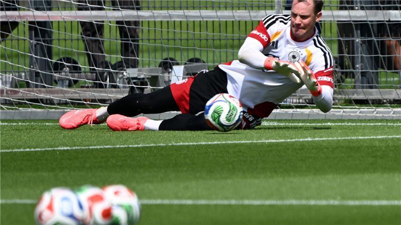 Manuel Neuer trainiert bei der Fußball-Nationalmannschaft. (Archivbild) 