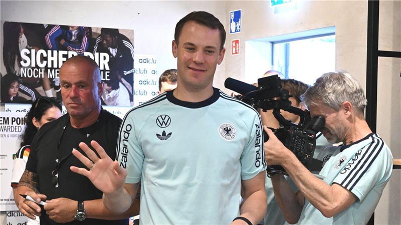 Vor Finnland-Spiel: Alle 25 Akteure beim Training dabei Manuel Neuer wird gegen Finnland noch geschont.