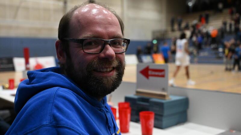 Vernarrt in Statistiken: Diesem Team entgeht nichts auf dem Basketball-Feld Manuel Reiter, seit mehreren Jahren beim VfL Stade für Kampfgericht und Scouting verantwortlich.