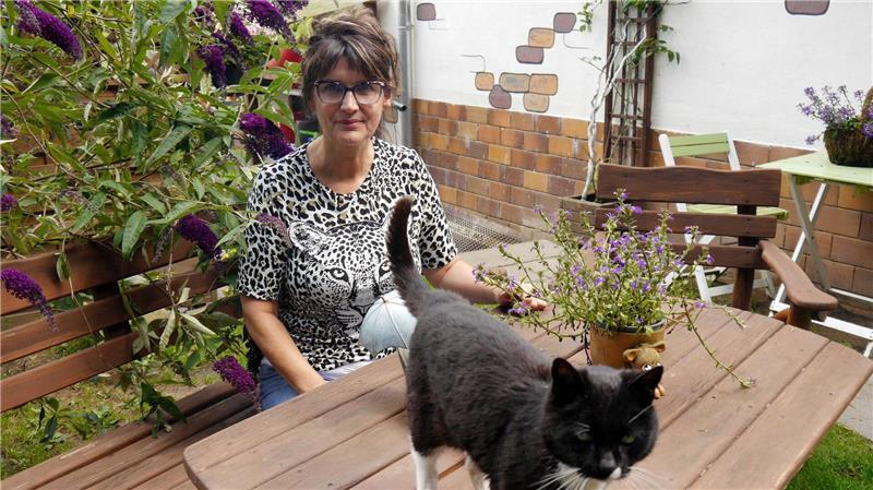 Kleine Notfelle - warum Straßenkatzen so leiden Manuela Jeschke hat das „Katzenparadies“ privat gegründet.