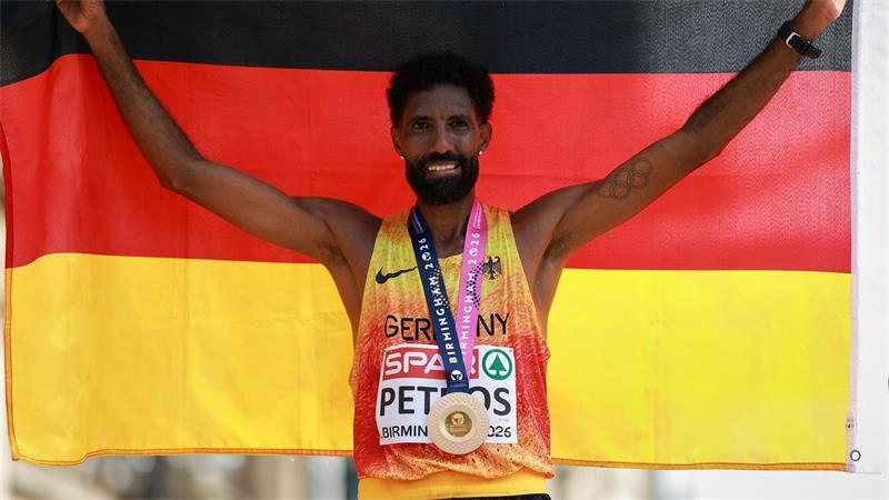 Marathon-Gold für Deutschland: Amanal Petros feiert seinen EM-Sieg