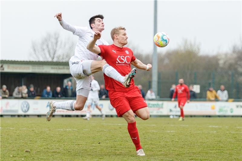 A/O gewinnt das Aufsteigerduell Marc Holler hat das 1:0 in Papenburg erzielt. Foto: Struwe (Archiv)