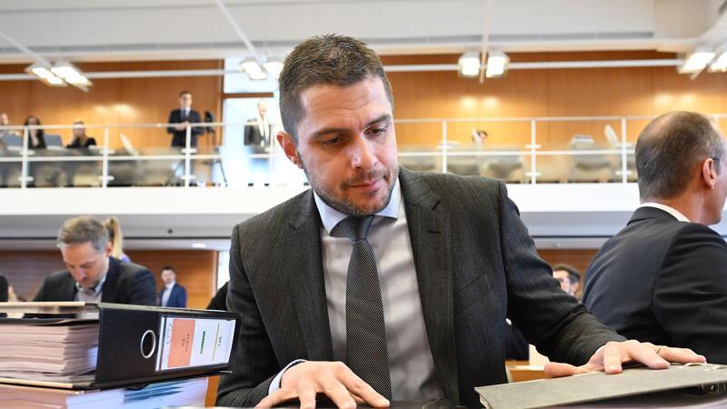 DFL vor Bundesverfassungsgericht: Stadionerlebnis sei sicher Marc Lenz, Geschäftsführer der Deutschen Fußball Liga (DFL).