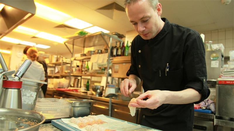 Marc Rennhack ist Küchenchef des Restaurants „Sterneck“ im Duhner Badhotel Sternhagen. Unter seiner Ägide hat das Restaurant zum wiederholten Mal einen Michelin-Stern errungen.