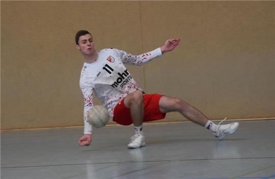 Faustball-Aufsteiger mit zu kleinem Kader - Wachablösung im Blick Marcel Brey gehört zum guten Angriffstrio beim MTV Wangersen.