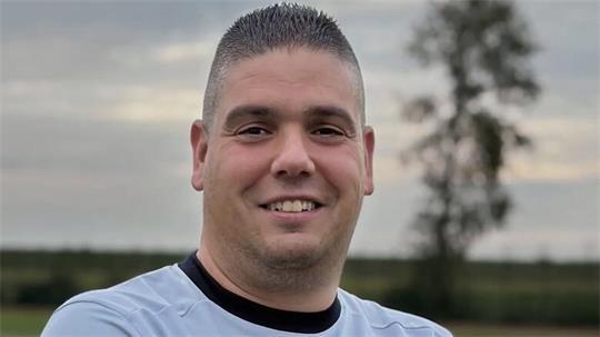 Marcel Smilari spielt selbst, trainiert Kinder und pfeift.