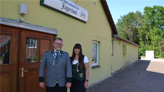 Marco Heinsohn als Kommandeur und Jessika Suhr als Präsidentin führen den 100 Jahre alten Schützenverein Jägerlust.