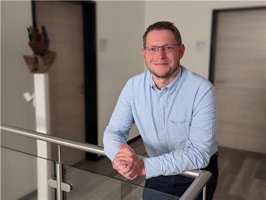 Marco Ziebell absolvierte schon seine Ausbildung im Rathaus der Samtgemeinde Lühe. Foto: Battmer