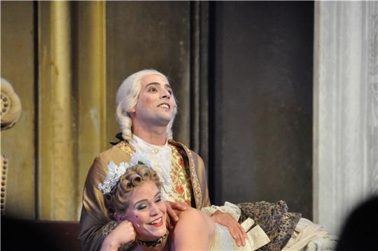 Marcus Abdel-Messih als Mozart mit Kristin Hansen als seine Frau Constanza. Foto: Felsch