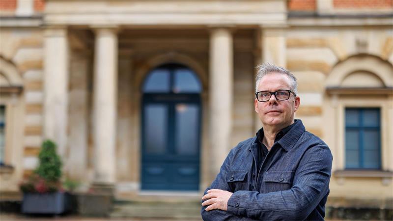 Marcus Lobbes, Direktor der Akademie für Theater und Digitalität in Dortmund, ist bei den Bayreuther Festspielen nicht als Regisseur, sondern als Kurator aufgeführt.