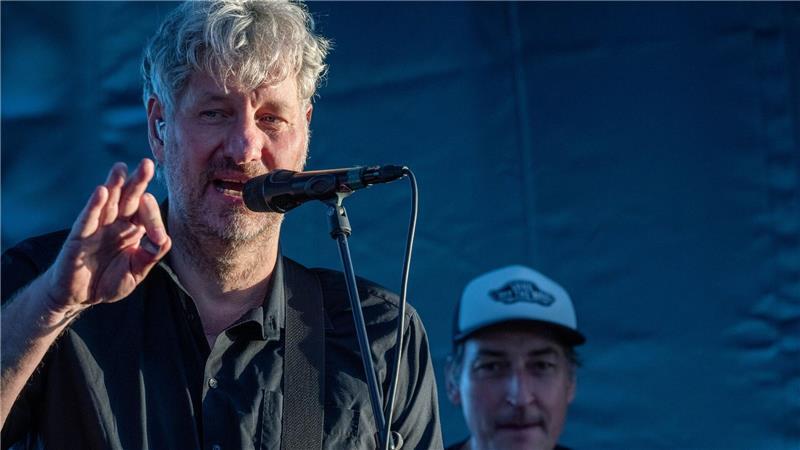Marcus Wiebusch ist der Sänger und Gitarrist der Band.