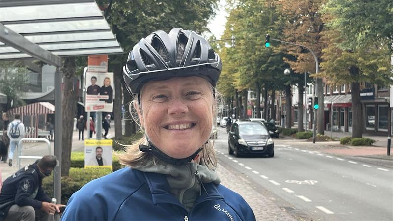Bahnhofstraße in Buxtehude: Bürger zwischen Lob und Frust Mareike Flatow wohnt in der Innenstadt und sieht den Verkehrsversuch als Chance für die Bahnhofstraße.