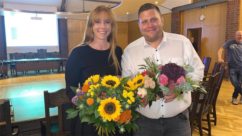 Wer in Harsefeld Stimmen einbüßen musste Maren und Dennis Kleinschmidt freuten sich über die Glückwünsche.