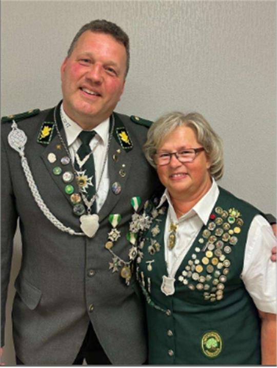 Margret Müller und Heiko Meier bilden das diesjährige Kaiserpaar der Ahlerstedter Schützen. Foto: Schützenverein