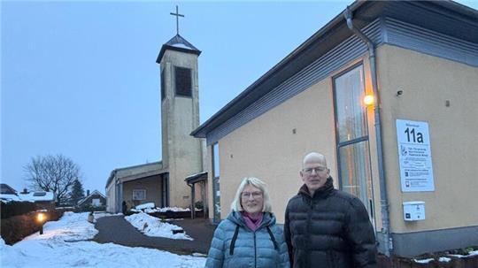 Maria und Martin Schimmöller vor der Kirche St. Michael.