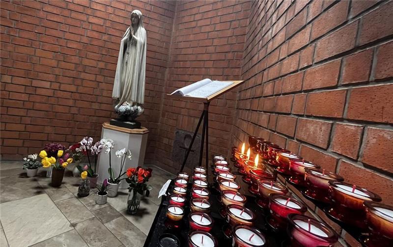 Die Madonna zieht um: Was die katholische Pfarrei Buxtehude plant Maria zieht bald ein Stockwerk höher: Wenn die neue Decke eingezogen ist, soll hier ein Kirchencafé entstehen.