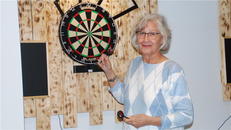 Zwei Schützenbrüder gründen in Apensen neue Dart-Sparte Marianne Bey ist mit 77 Jahren beim Darts in Apensen durchgestartet.