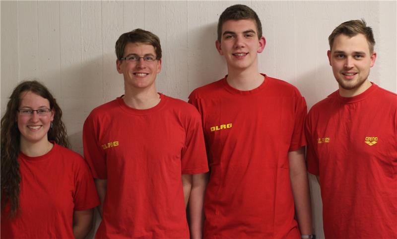 Marie Gabler, David Leon Supke, Tobias Völz, Felix Pannwitt leiten die neue Jugendgruppe. Foto DLRG