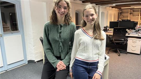 Marie-Lene Arendt und Emma Simon (rechts) vertreten die Interessen der Buxtehuder Schüler im städtischen Schulausschuss.