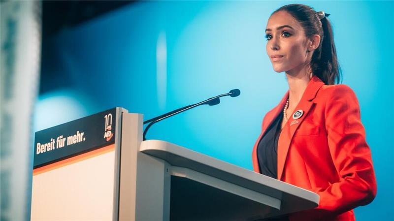 Marie-Thérèse Kaiser: Sie ist die Influencerin der AfD Marie-Thérèse Kaiser bei einer AfD-Veranstaltung.