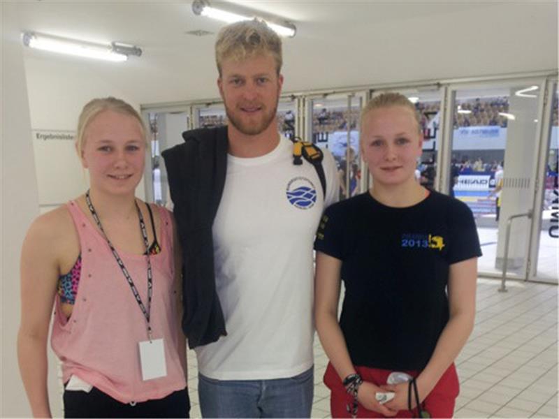 Marie und Lina Fischer (rechts) vom Stader SV trafen bei der DM in Berlin Steffen Deibler.