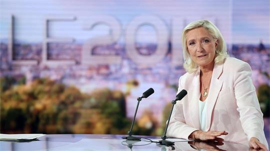 Marine Le Pen geht voll auf Risiko und tritt trotz eines offenen Gerichtsverfahrens als Präsidentschaftskandidatin an.