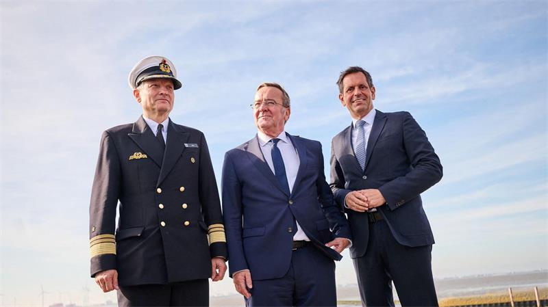 Emden: Wie die ersten Vorbereitungen für den Marinehafen laufen Marine, Verteidigungsministerium und Land haben große Pläne für den Standort in Emden. (Archivbild)