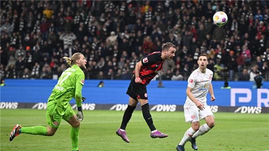 Rio-Weltmeister Götze köpft Frankfurt zum Sieg gegen Mainz Mario Götze (M) köpfte die Eintracht gegen Mainz zum Sieg.