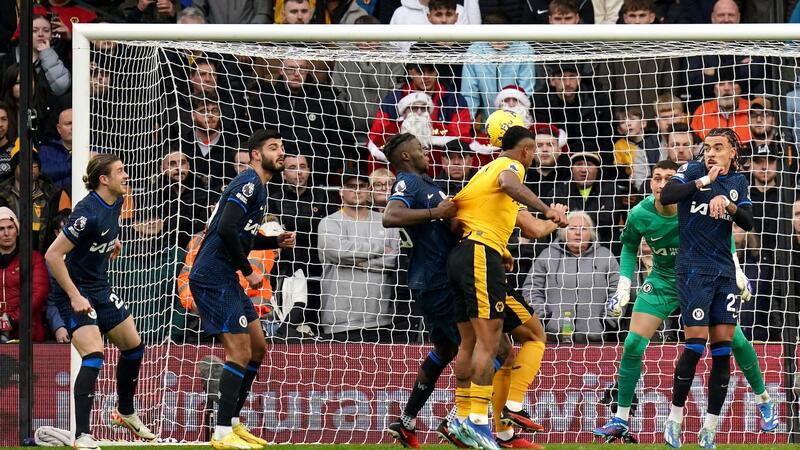Nkunku-Tor zu wenig für Chelsea: 1:2 in Wolverhampton Mario Lemina (3.v.r) brachte Wolverhampton gegen Chelsea in Führung.