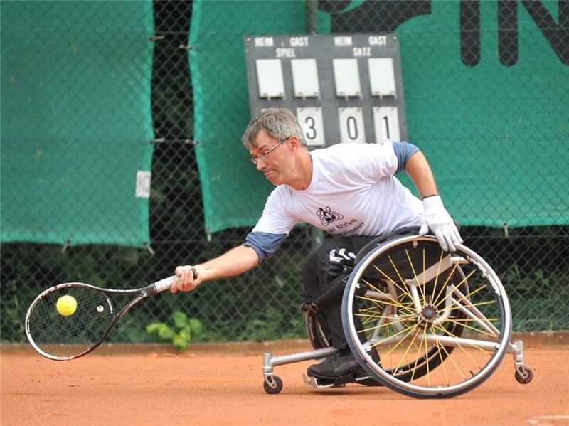 Mario Mani (49) sitzt wegen der Glasknochenkrankheit seit seiner Geburt im Rollstuhl. Vor zwei Jahren hat er das Tennisspielen für sich entdeckt.
