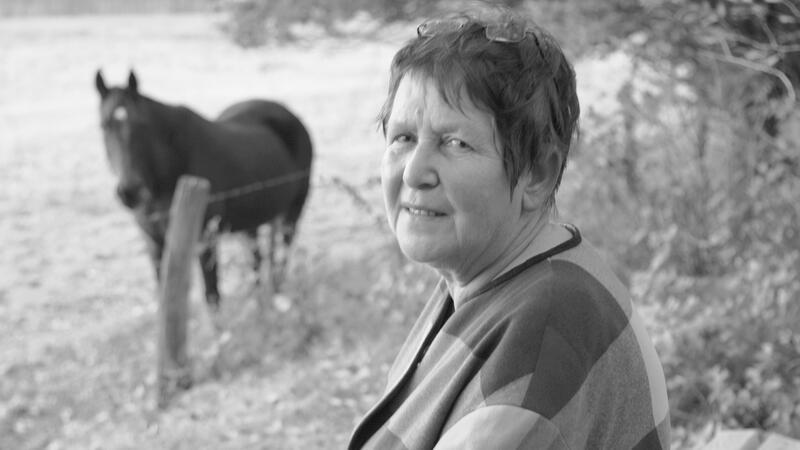 Erinnerung an eine besondere Harsefelderin: Brücke nach Marion Christes benannt Marion Christes starb 2010. Sie hatte großen Anteil daran, dass die Brücken und Stege durchs Auetal gebaut wurden.