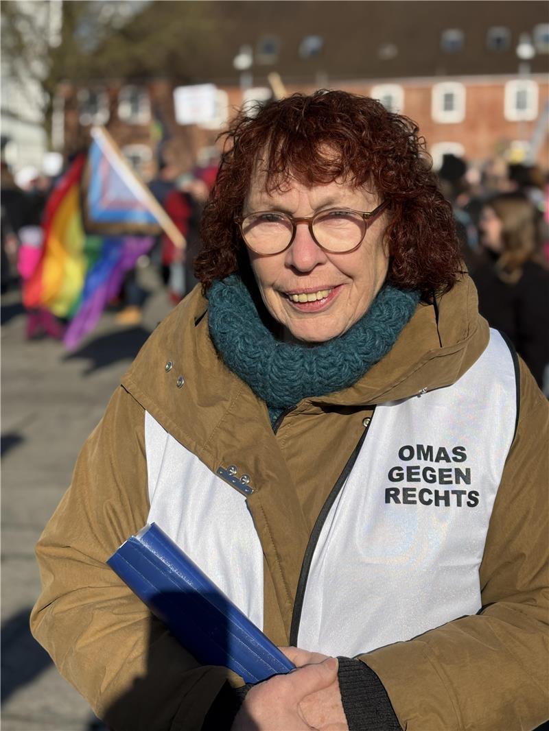 Marion Meyer von den Omas gegen Rechts wünscht sich ein selbstbestimmtes Leben für ihre drei Enkelinnen.