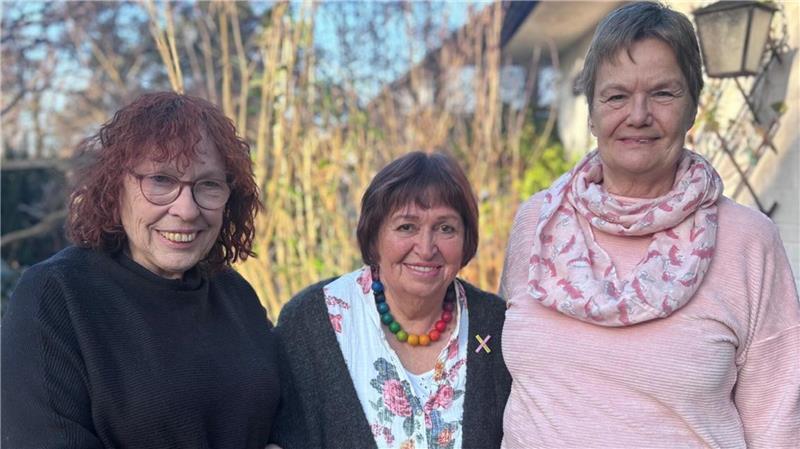 Marion Meyer (von links), Else Zager und Ulrike Deterts-Thiele laden zum Gründungstreffen einer neuen Ortsgruppe der Omas gegen Rechts in Harsefeld ein.