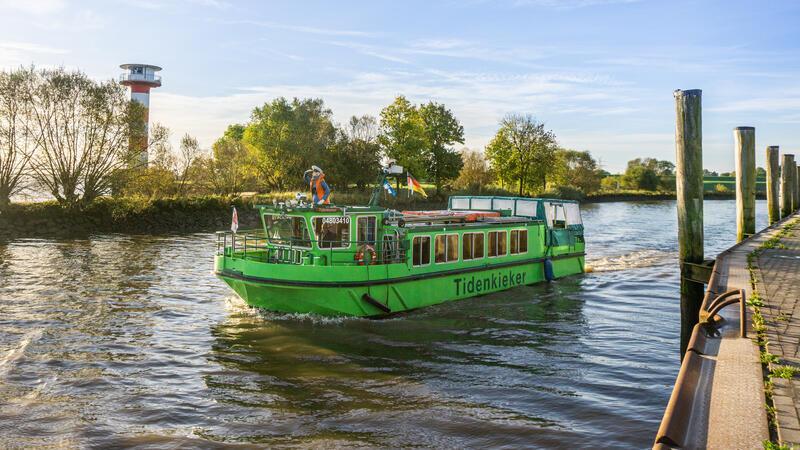 Maritimer Tourismus zieht: hier der Tidenkieker auf der Elbe.