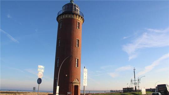 Maritimes Wahrzeichen: Der "Hamburger Leuchtturm" steht seit 1805 an der Elbmündung, ist ein Cuxhavener Wahrzeichen und eine der besonderen Gästequartiere. Foto: Kramp