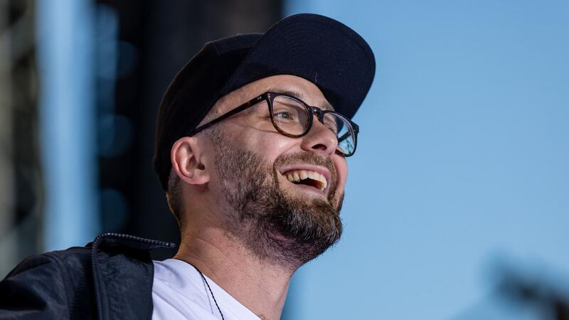 Mark Forster stimmt mit einem Ohrwurm auf die Fußball-EM ein.
